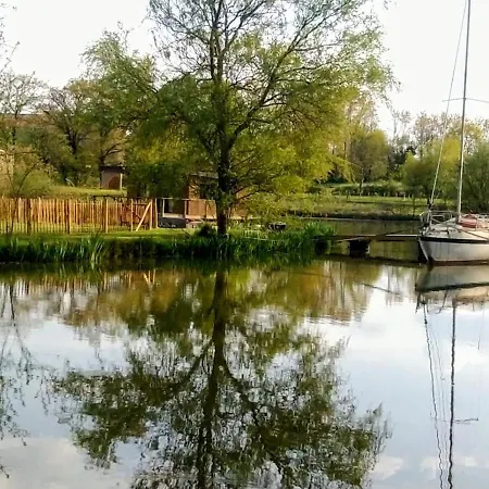 Tom Sawyer Flottante 木屋 *